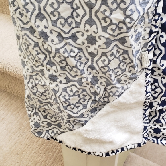 Nursing Cover - Picture 3 of 5